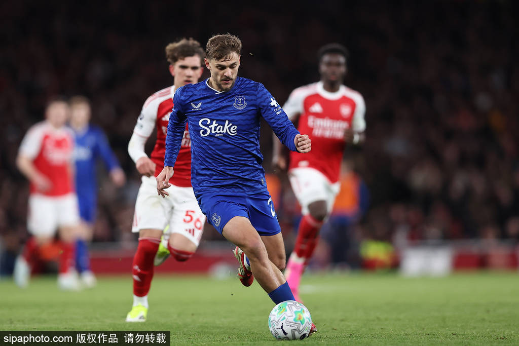 英超-约克雷斯破僵16岁道曼进球破纪录 阿森纳2-0埃弗顿